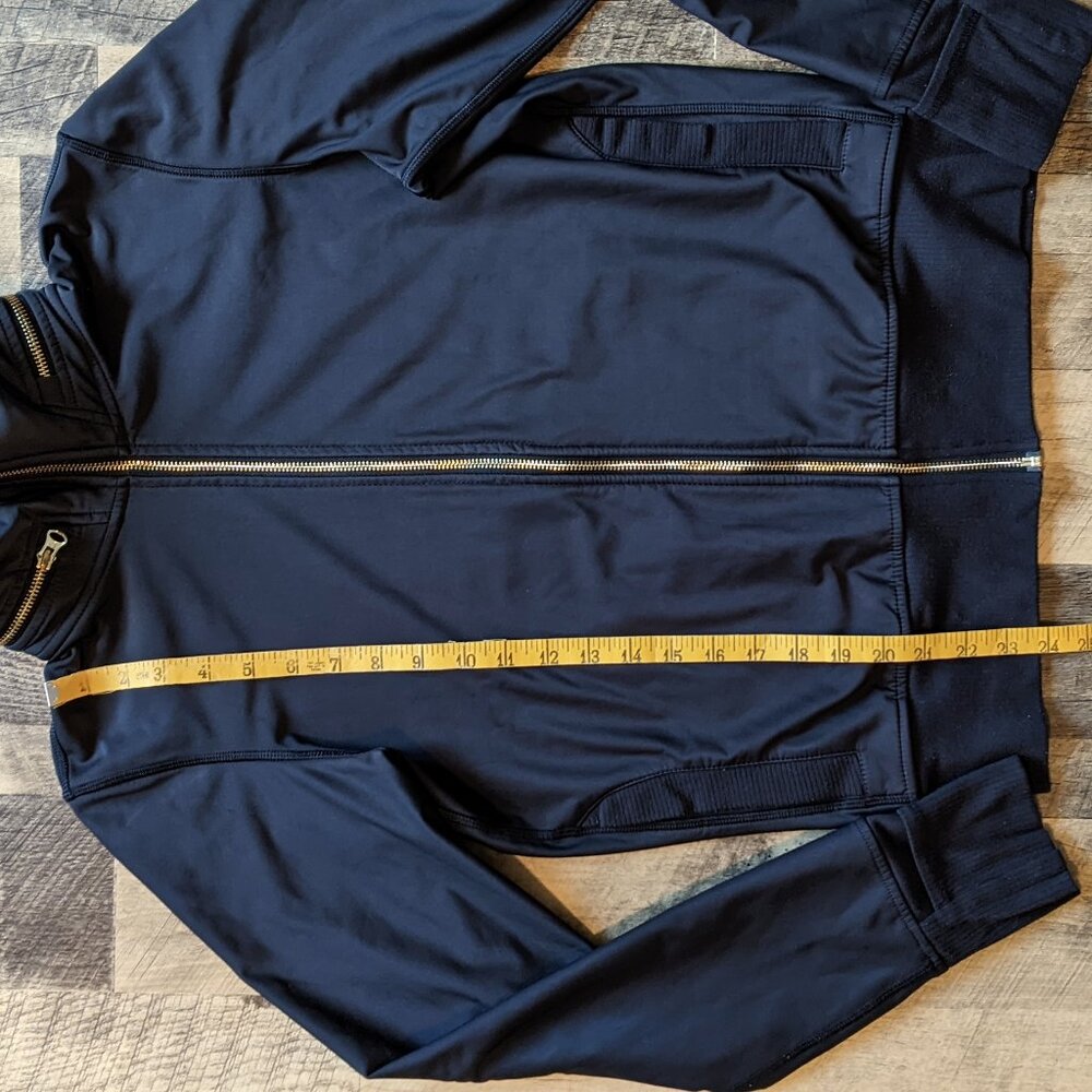 Lululemon Future Varsity Softshell Jacket w/ Stow… - image 7